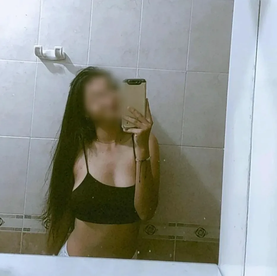 Amira, 22