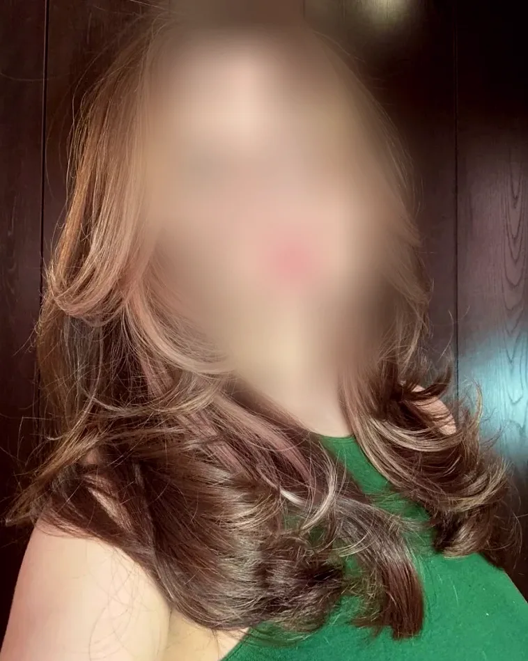 Ela, 23