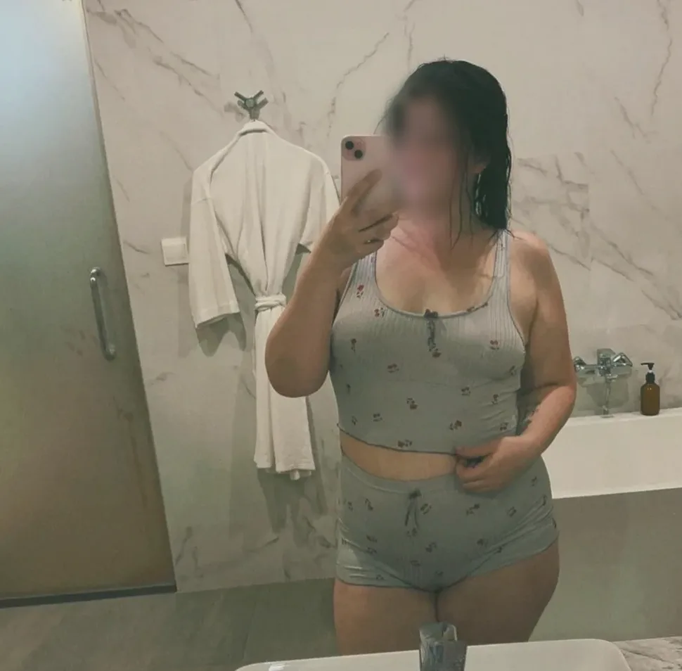 Katrin, 27