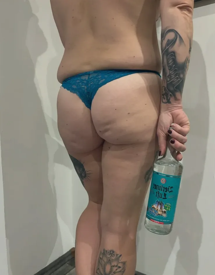 Kim, 28