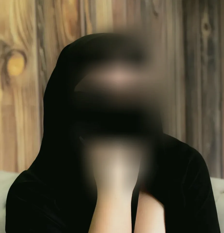 Larissa, 36
