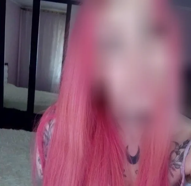 Lilly, 37