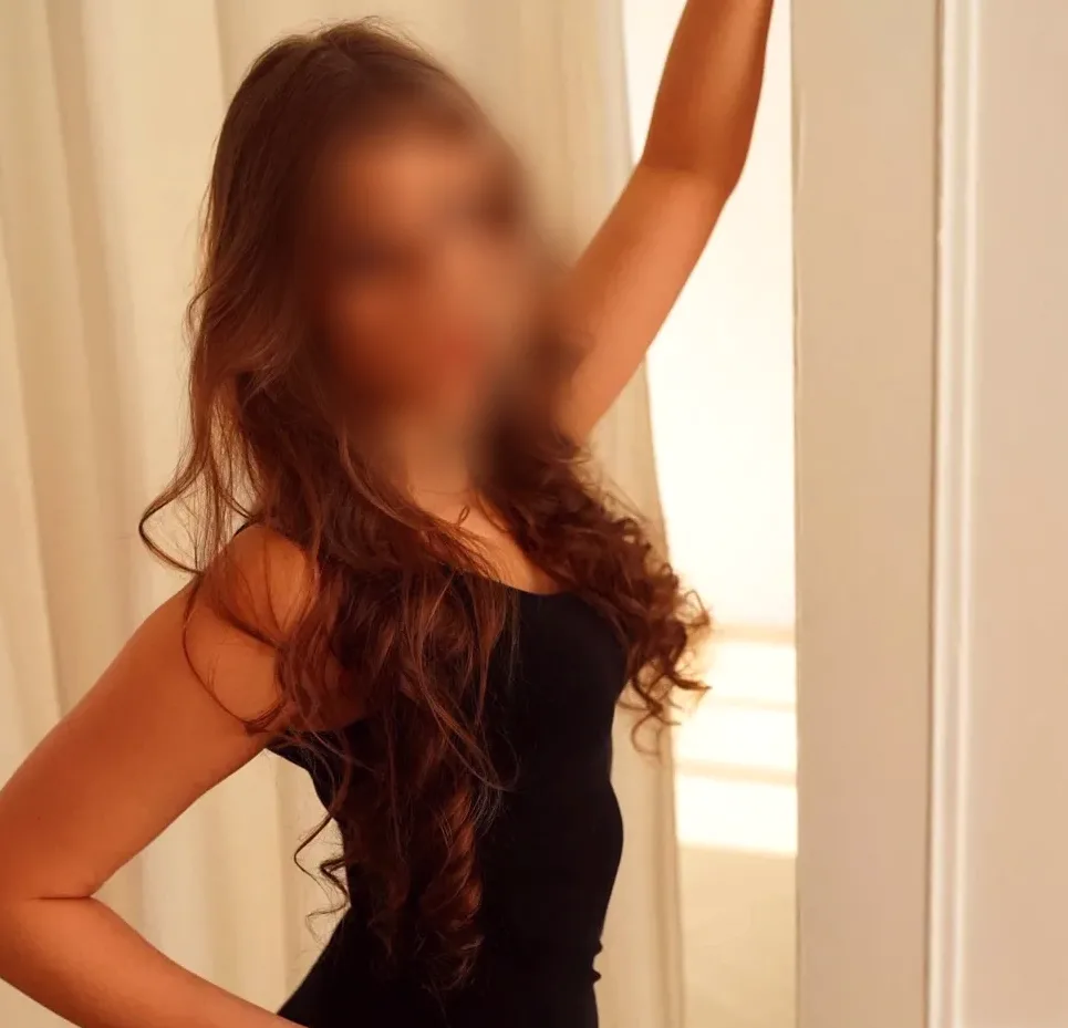 Manuela, 19