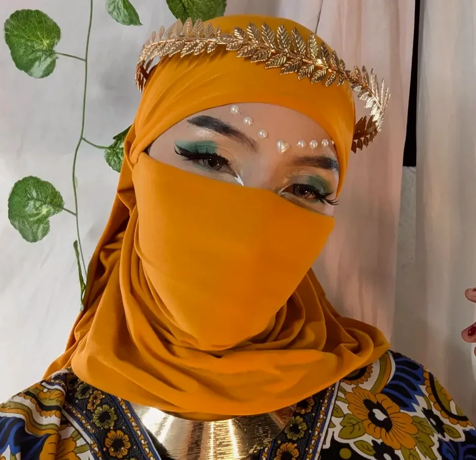 Mira, 28