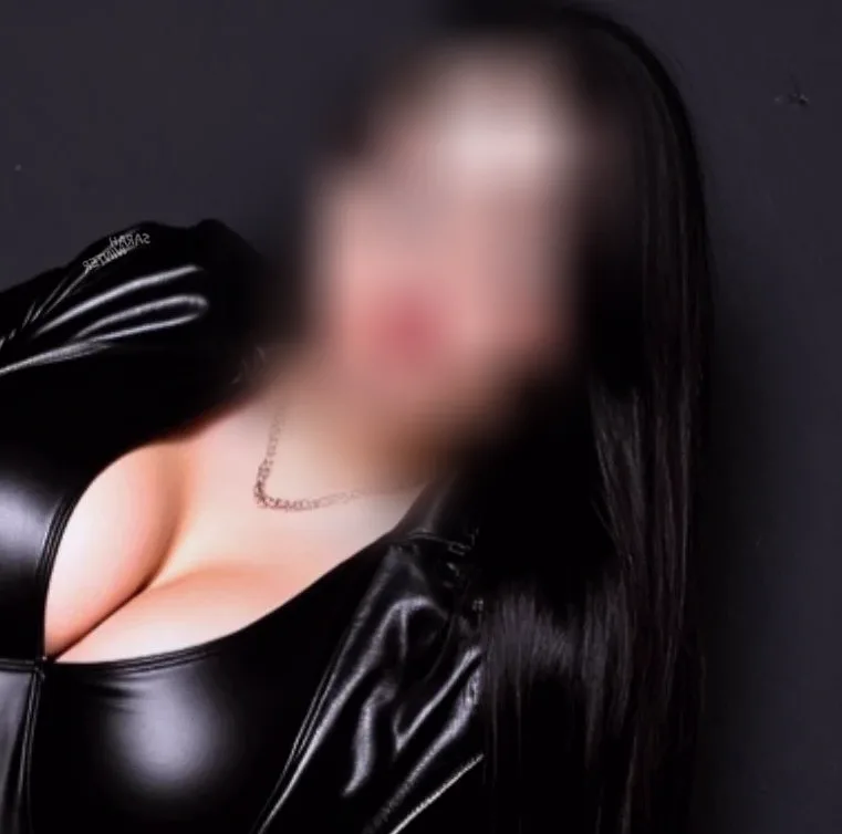 Nicole, 37